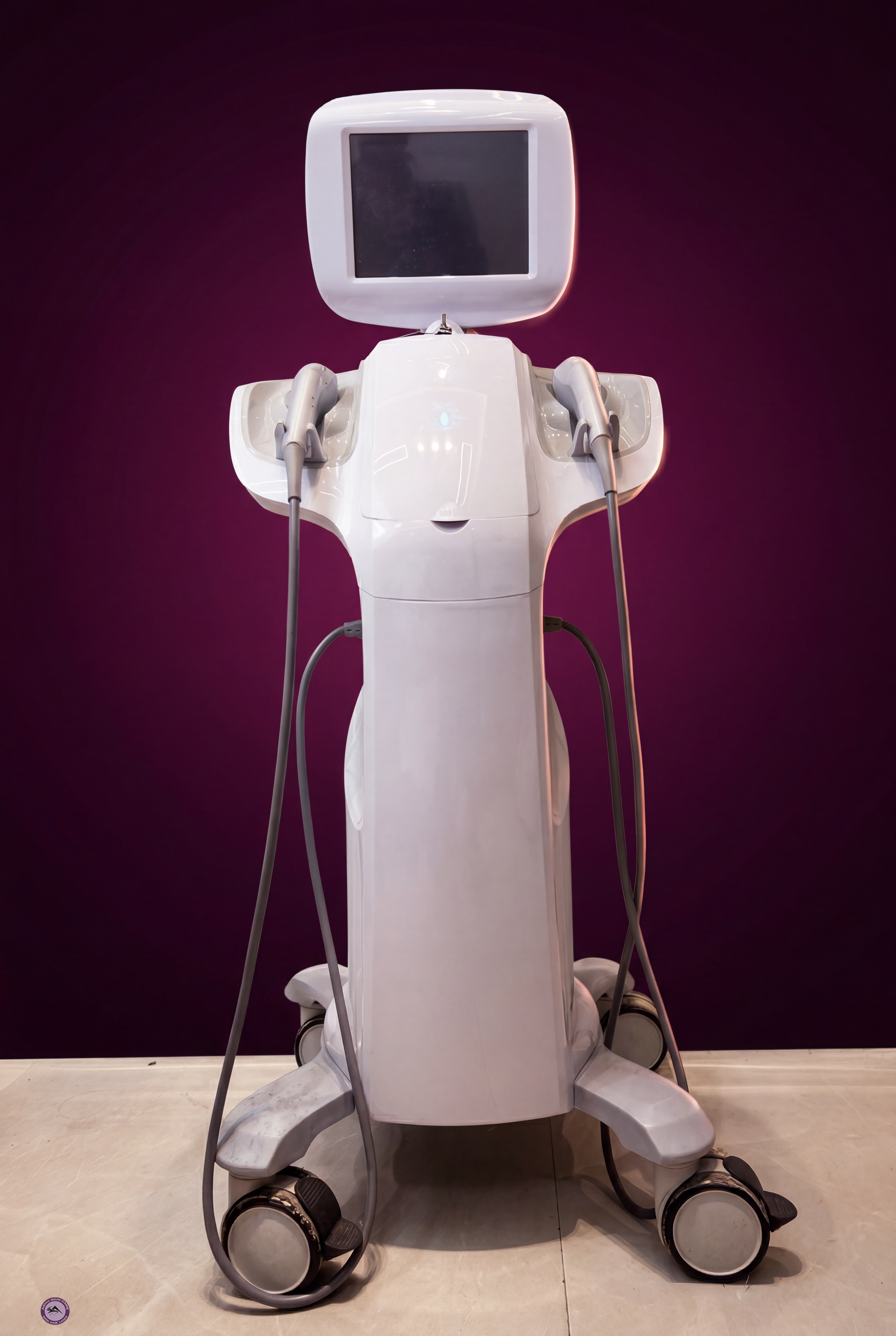 Advanced dermatology equipment at Ashu Skin Care